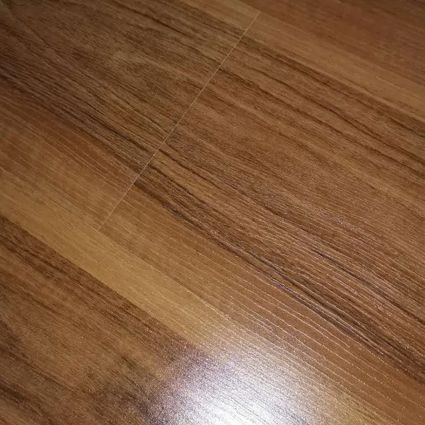 Factory directsale  hdf piso laminado 8mm 12mm oak designs glossy laminate flooring