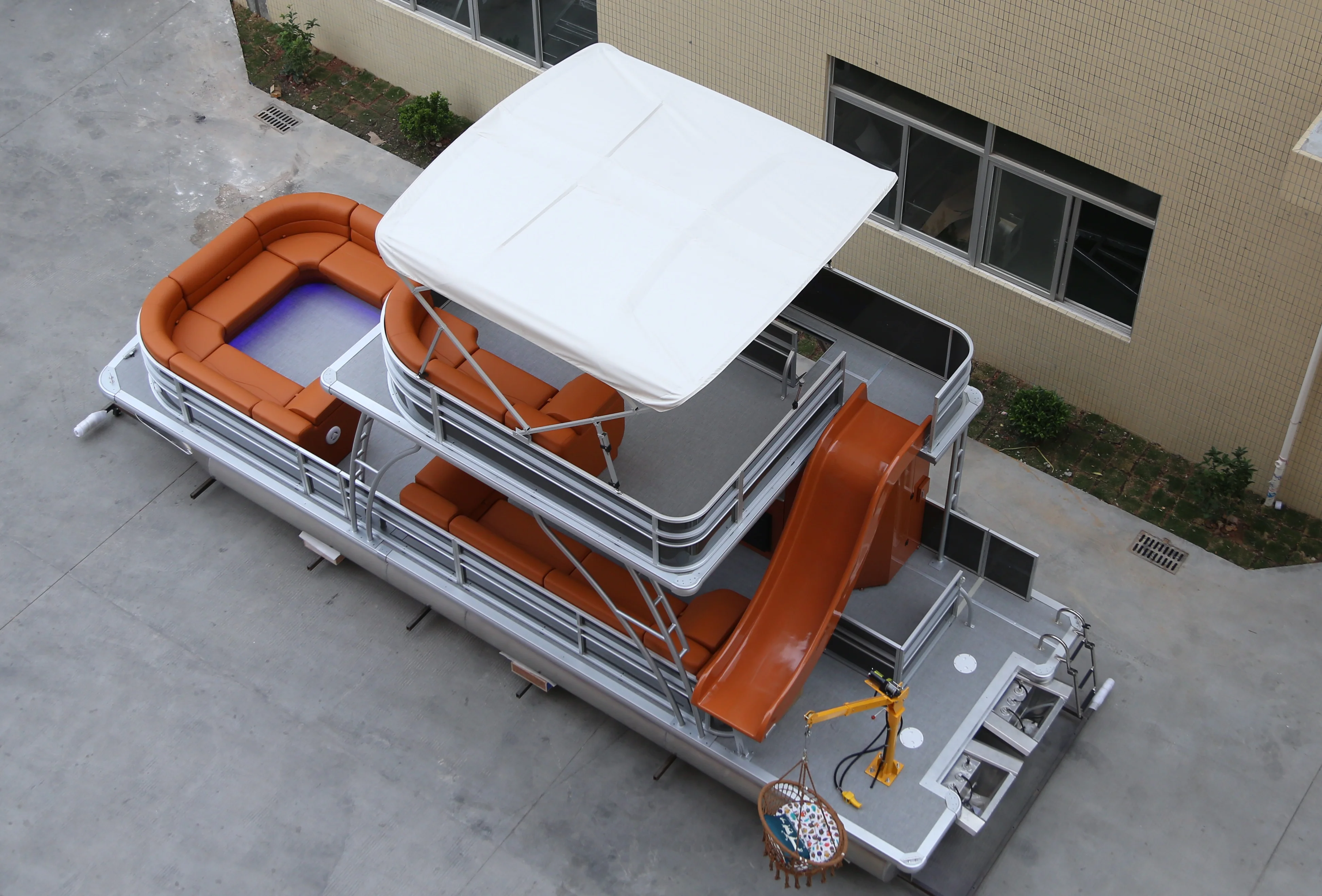 28ft 300HP Tritoon Pontoon Boat With Bathroom For Sale