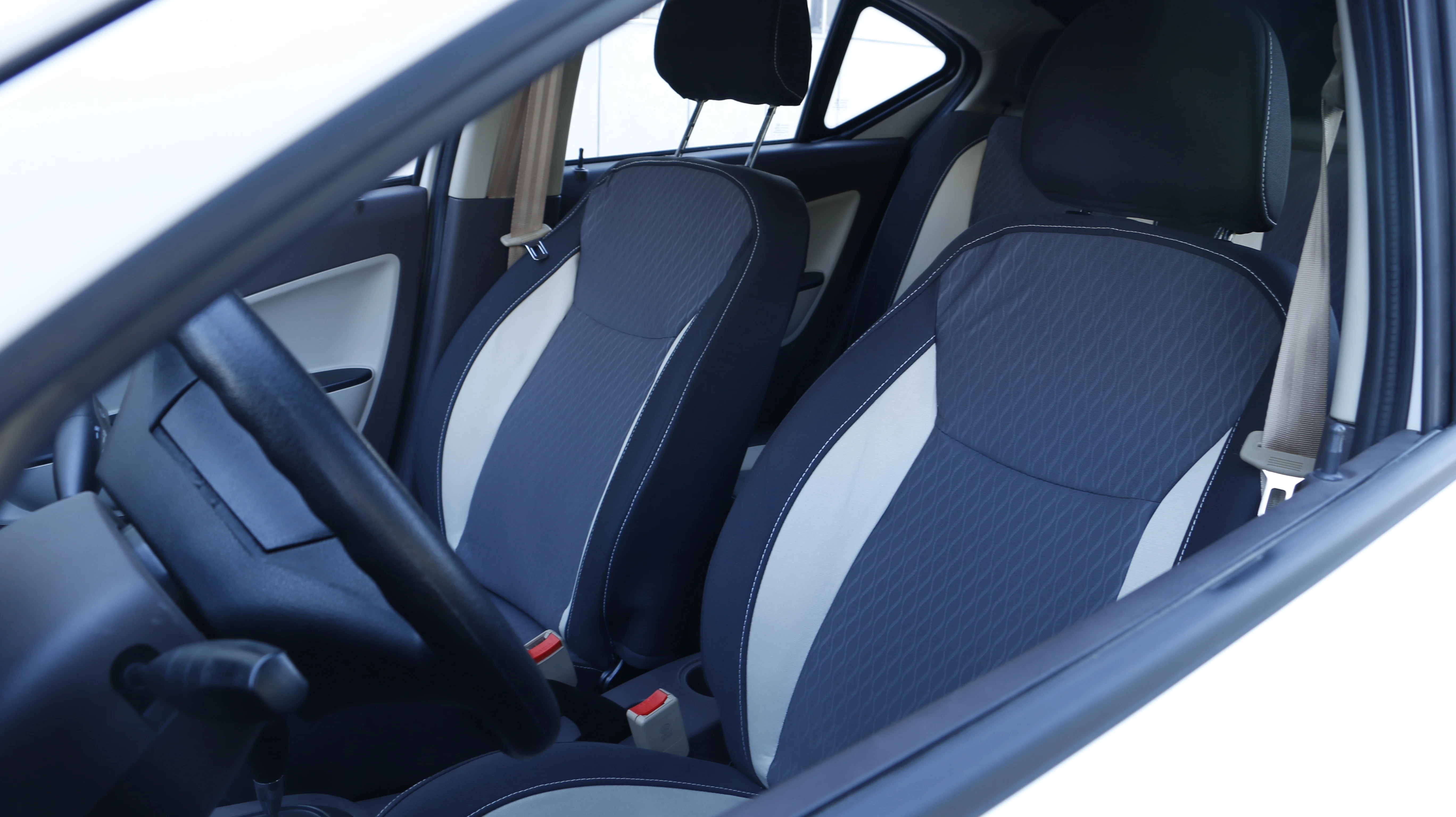 
China left rudder electric car Model M8 Solar Hybrid cars 