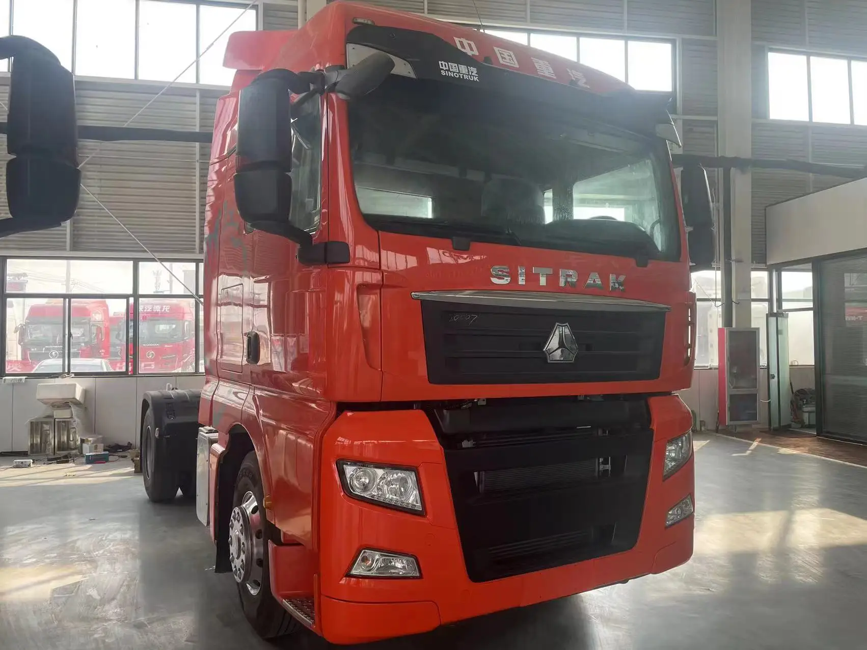 Hot Selling Russia SINOTRUK Sitrak  G7 4*2 Tractor Truck 490hp Truck Head Transporting for Trailers