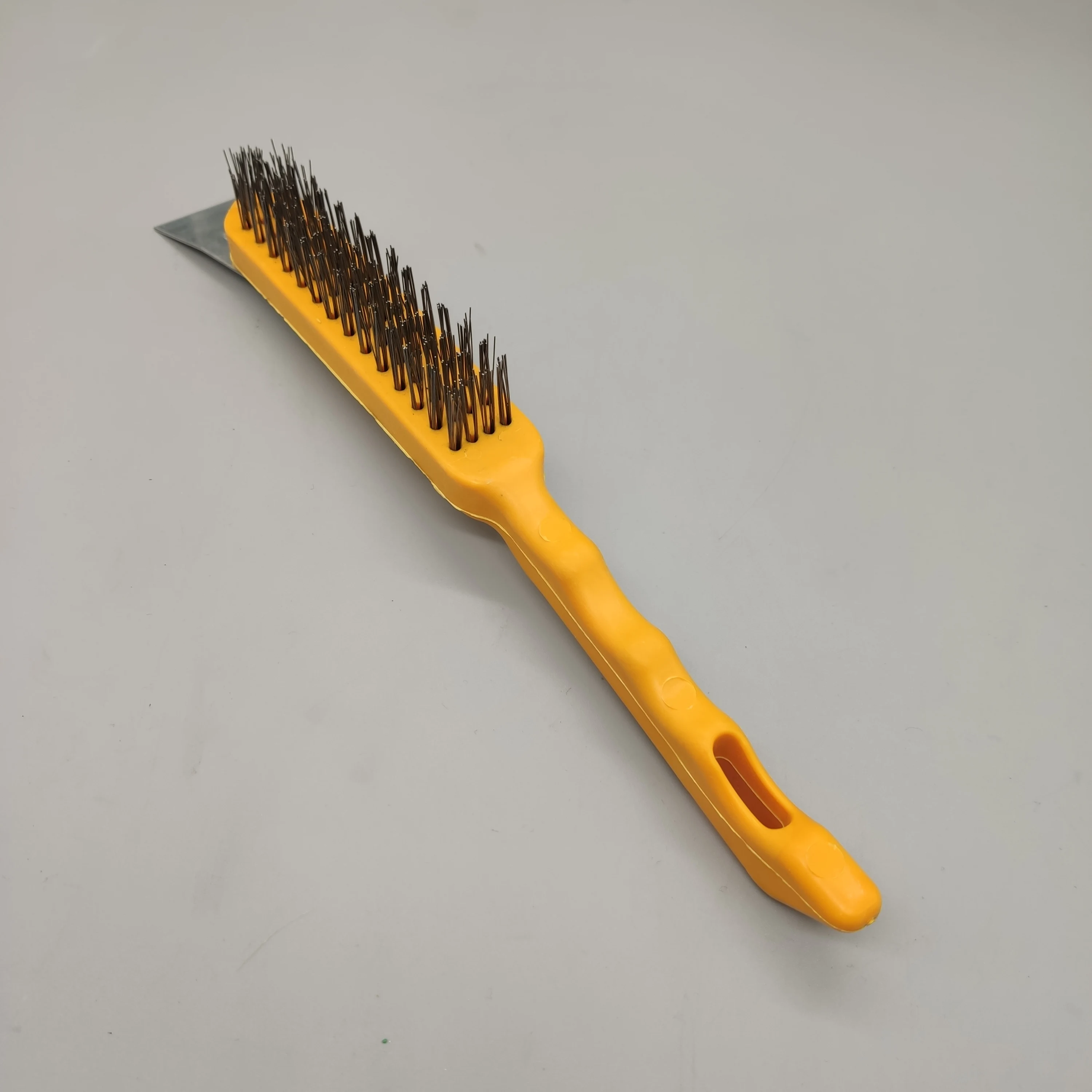 Удобная проволочная щетка с пластиковой ручкой для чистки щетки из углеродистой стали