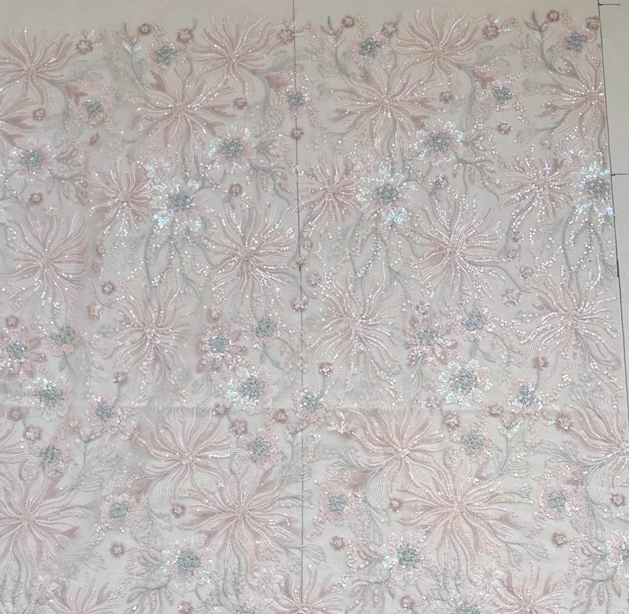 Кружевная ткань с блестками