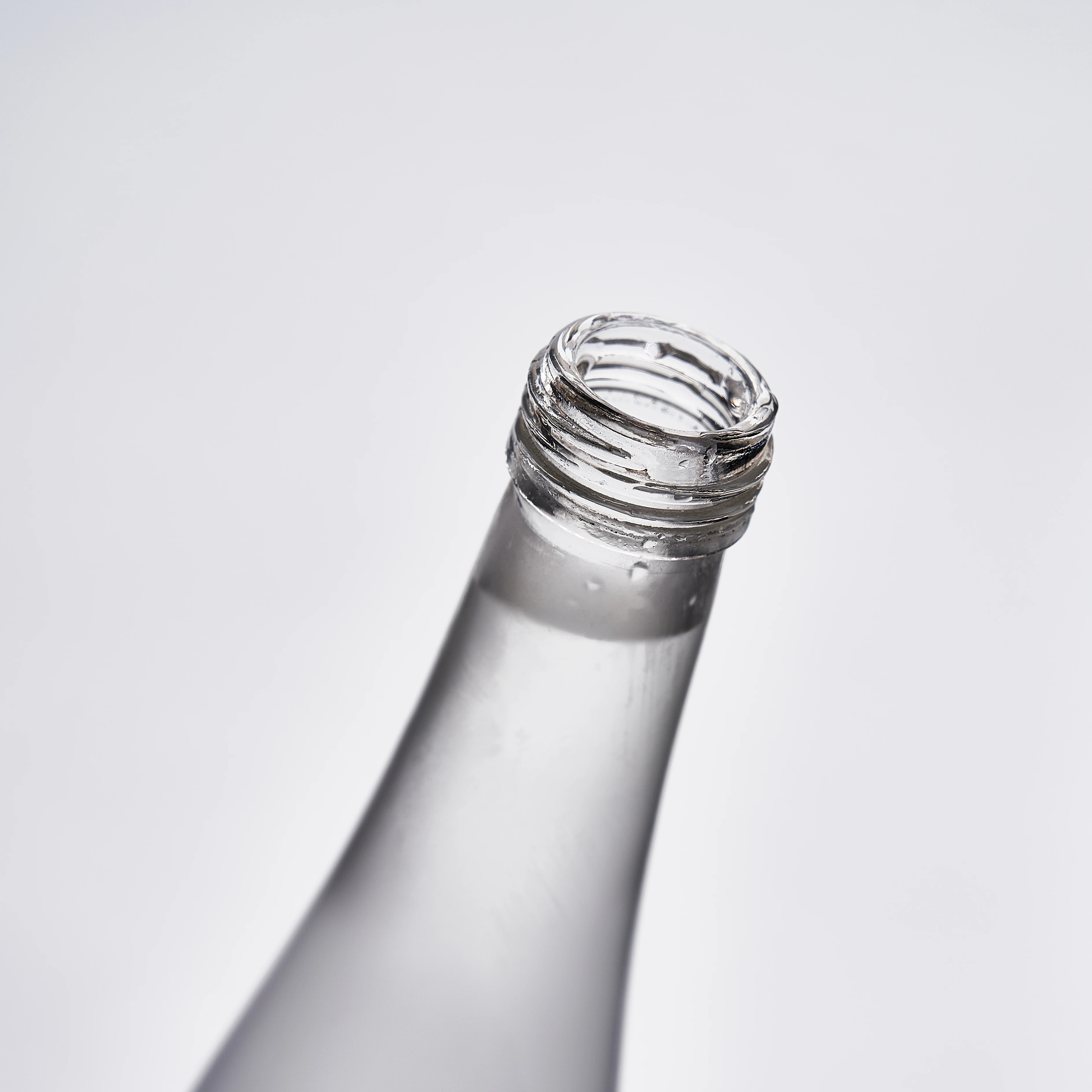 Custom Design 500ml 750ml Frosted Clear Round Shape High White Glass Material Liquor Wine Bottle With Wooden Cork
