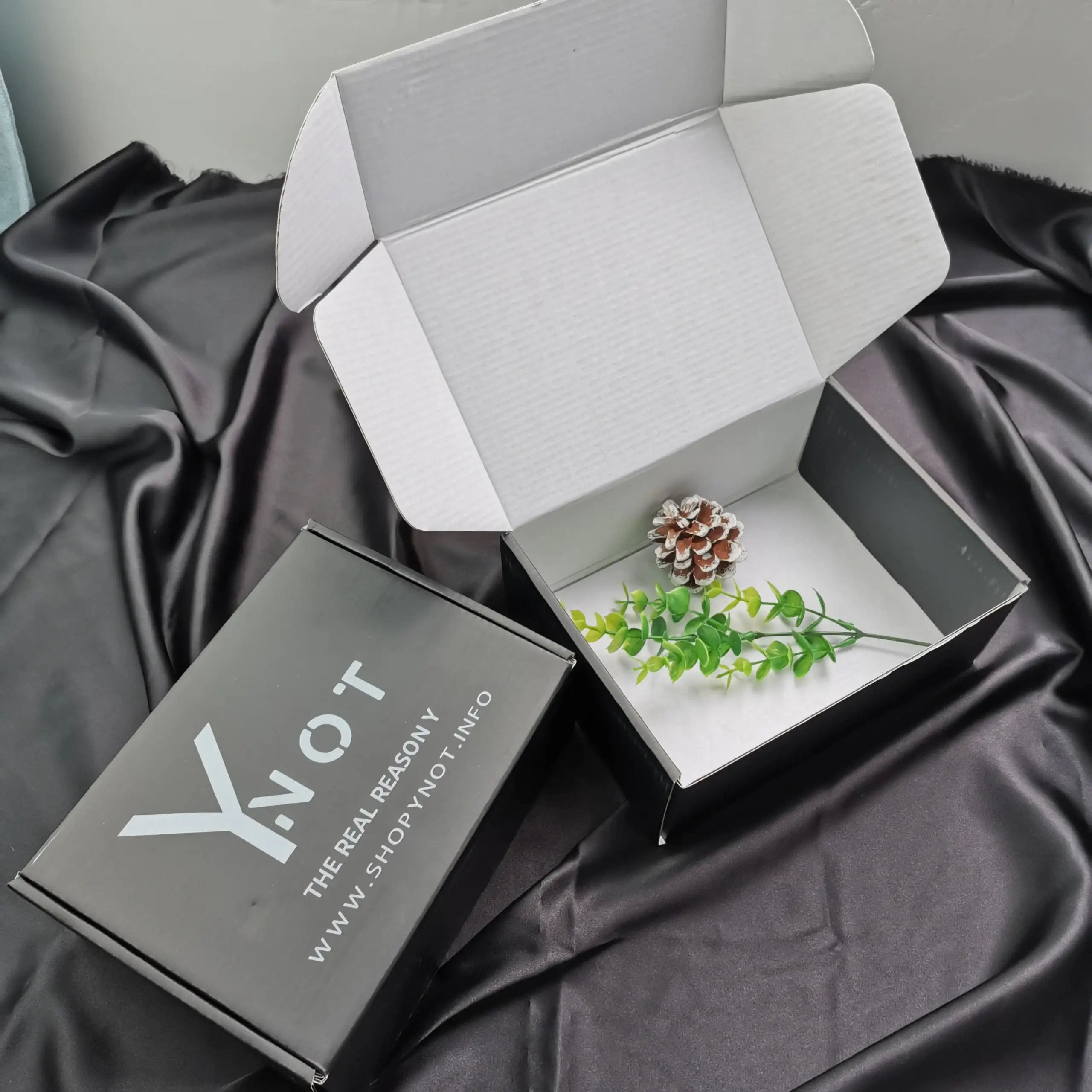 China Wholesale High Quality Custom attractive price hot sale portable corrugated clothing mailer box shoe box magnetic box