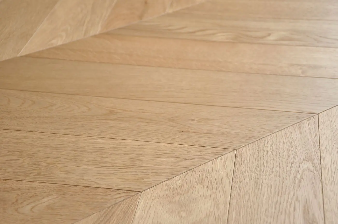 oak wood flooring 45 degree herringbone natural look European white oak fish bone parquet wooden flooring