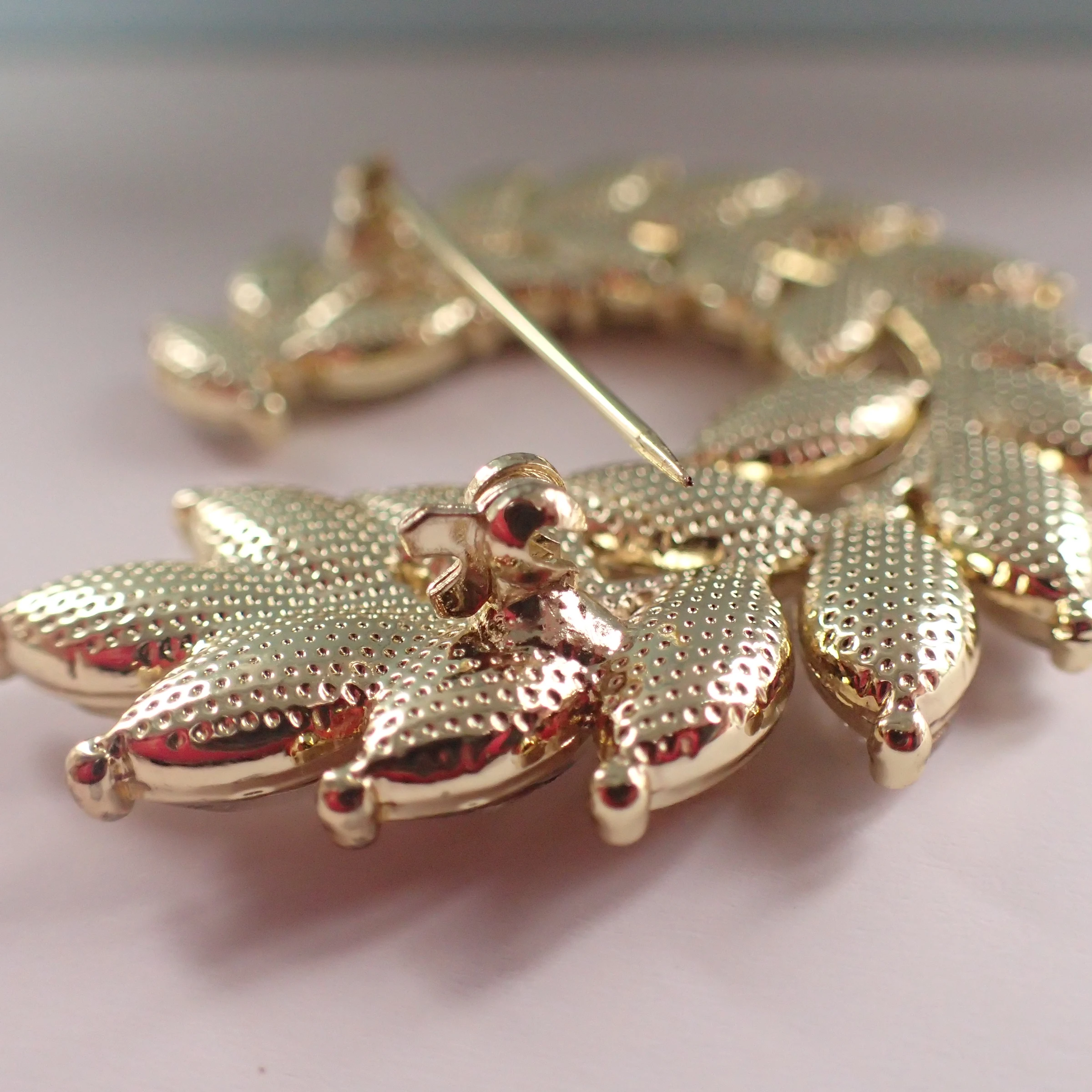 Fashion alloy diamond brooch  pearl breastpin for women clothing accessories