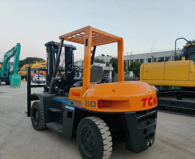 very hot sale Japan made TCM FD60 FD60Z8 6 ton used secondhand diesel forklift with solid tires