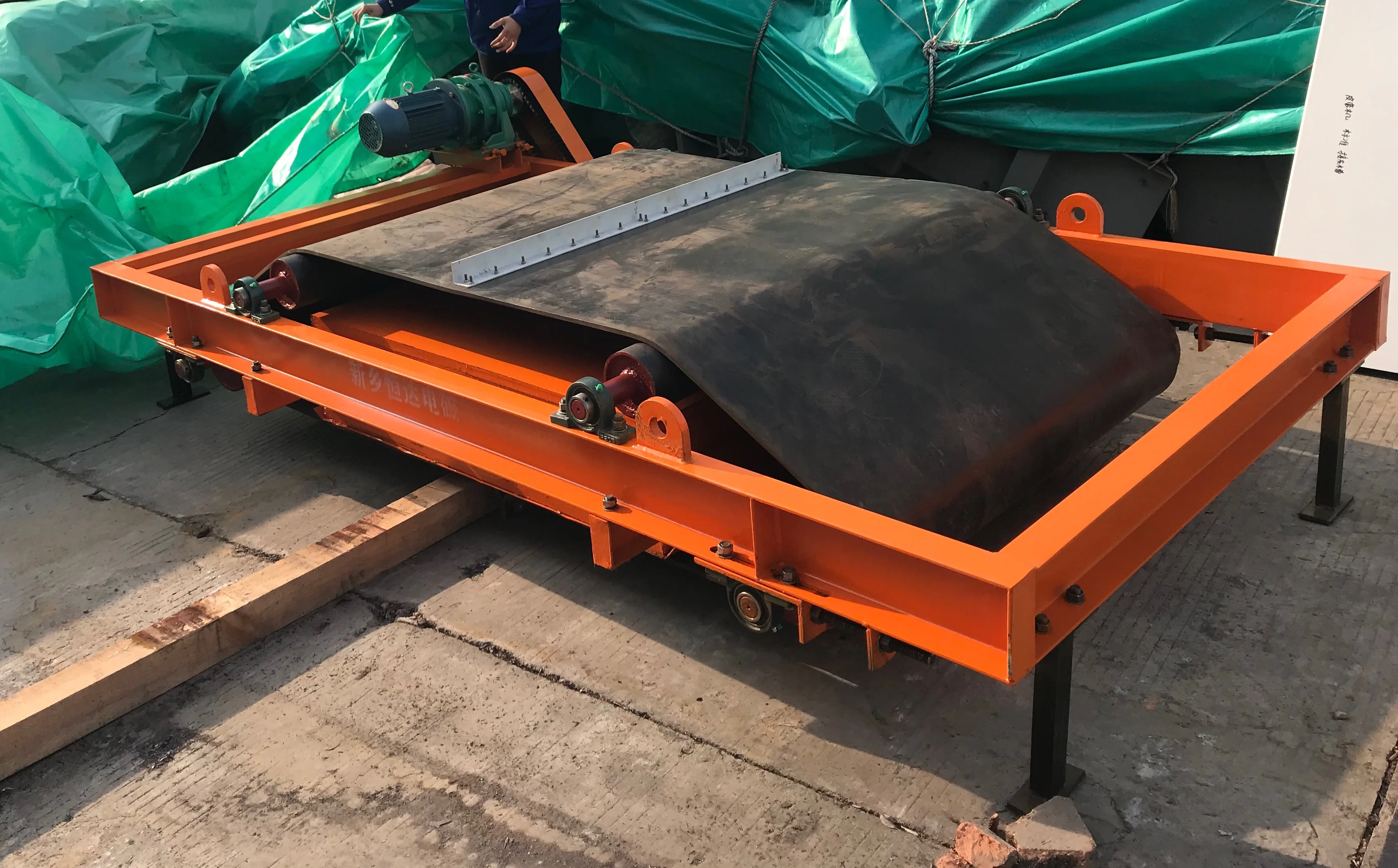 Self-Unloading Cross Belt Electric Magnetic Separator machine