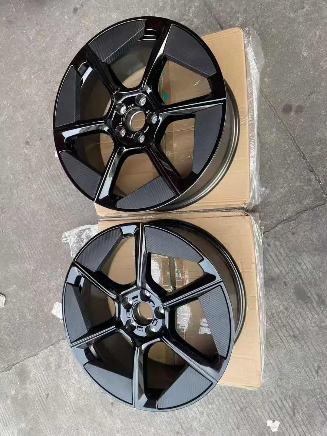 2024 Professional Manufacturing Cheap Wheel Hub for Volkswagen Rear Tail Light Original Lixiang Zeeker New Energy Vehicles