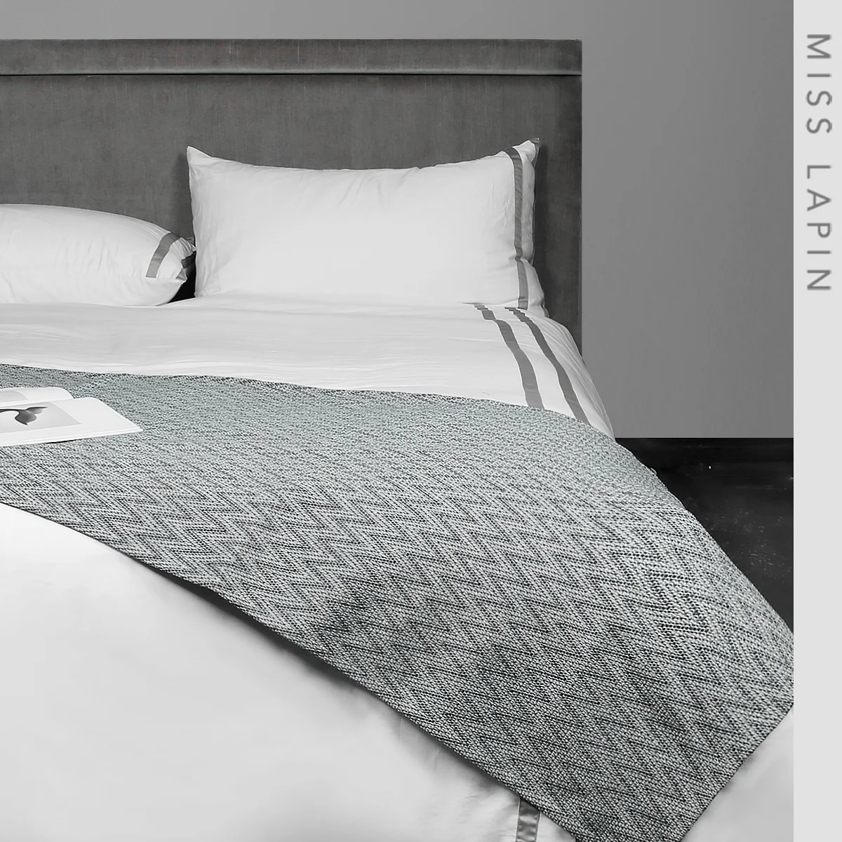 
Designer Bedding Runner Throw Ready to Ship Interior Decorative Herringbone Luxury Bed Throw Blankets 