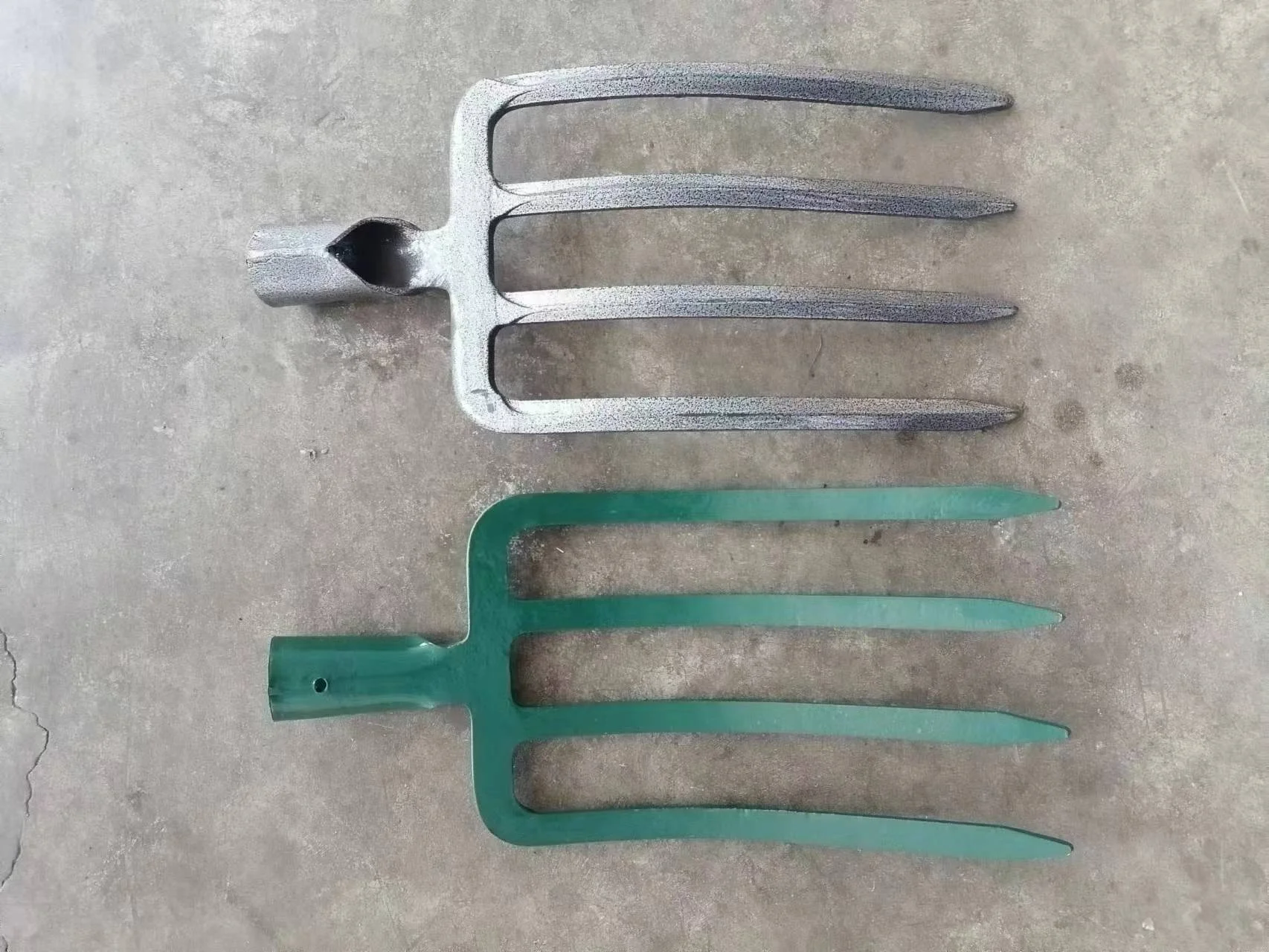 Tangshan Factory Hoes and Forks Steel Shovel Pick Fork Hoes Farm Hand Fork
