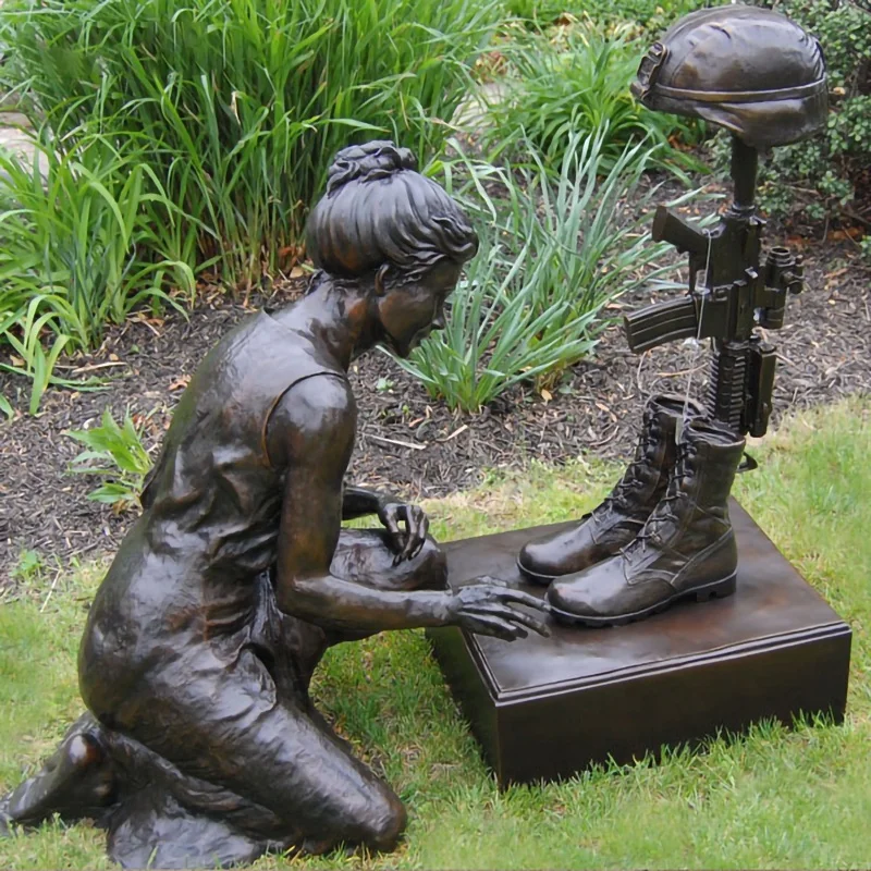 Casting bronze boots military statue for memorial