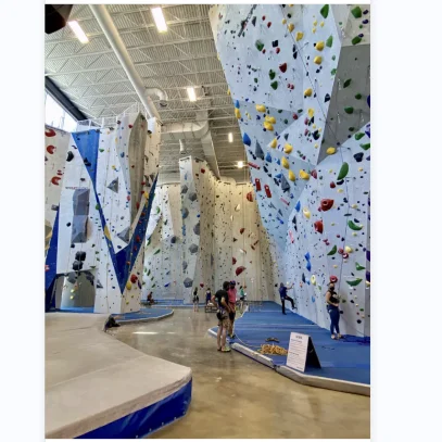 Bouldering Wall Climbing Indoor Traverse Rock Climbing Wall With Safety Equipment