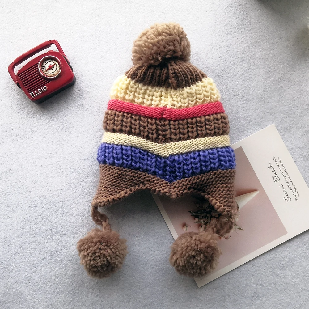 2022 Custom Cheap Baby Winter Hat Children Coral Fleece Lining Pom Pom Warm Beanie 100% Acrylic Unisex Cute Bear Cat Knitted Hat