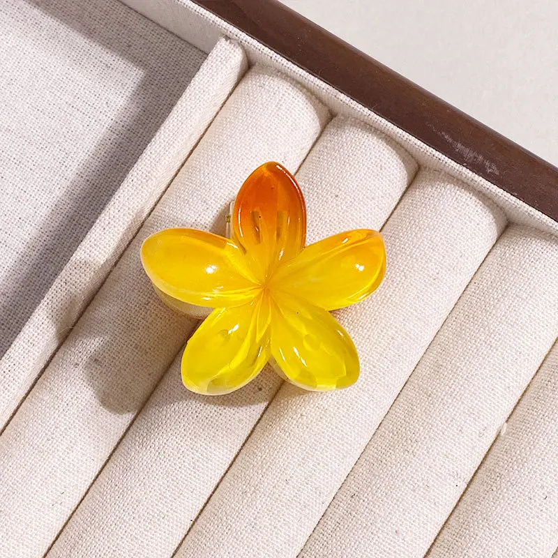 GEERDEN New Fashion Design Summer Frangipani Hair Grip 4cm Girls Mini Flower Hair Clips Beach Holiday Resin Mini Flower Claw
