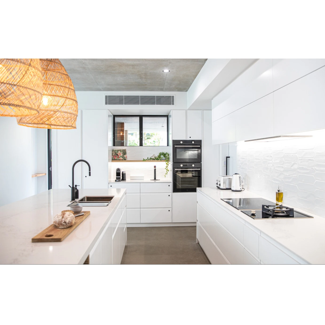 Hangzhou factory price  free 3D and CAD design available shiny glossy 2Pac Kitchen Cabinets