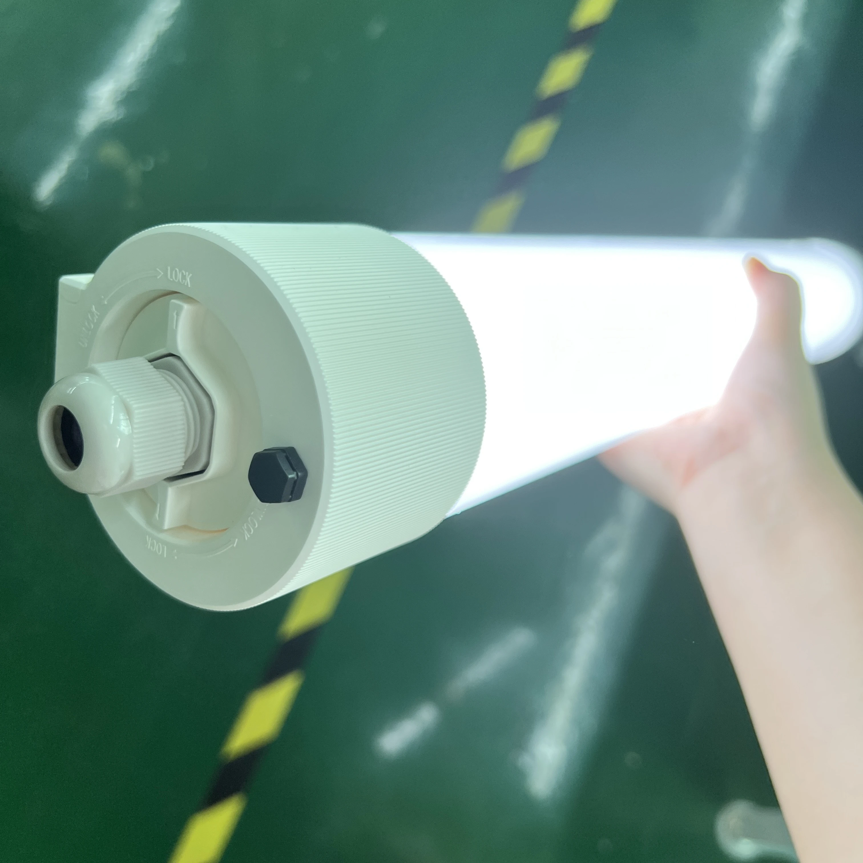 Emergency 3 hours LED tube light LED emergency backup lighting kit IP66 LED Vapor Tight Garage Light Fixture 5000K Daylight