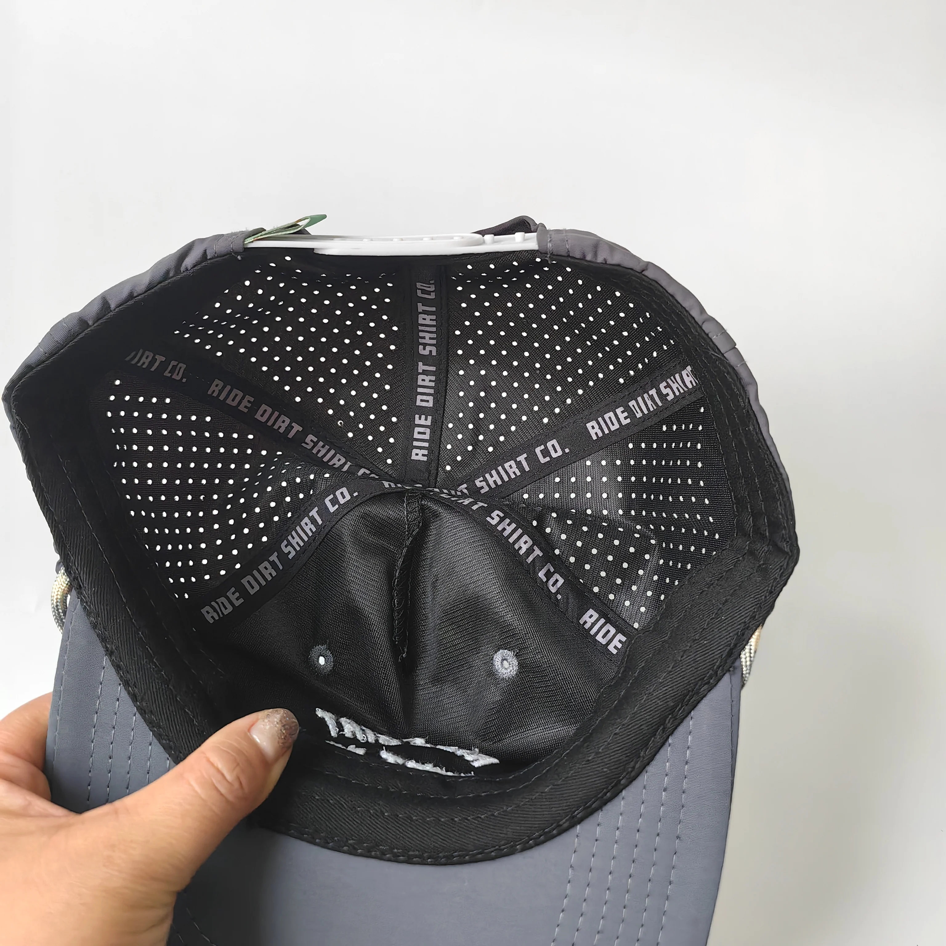 Мужская 5-панельная бейсболка с перфорированной лазерной резкой