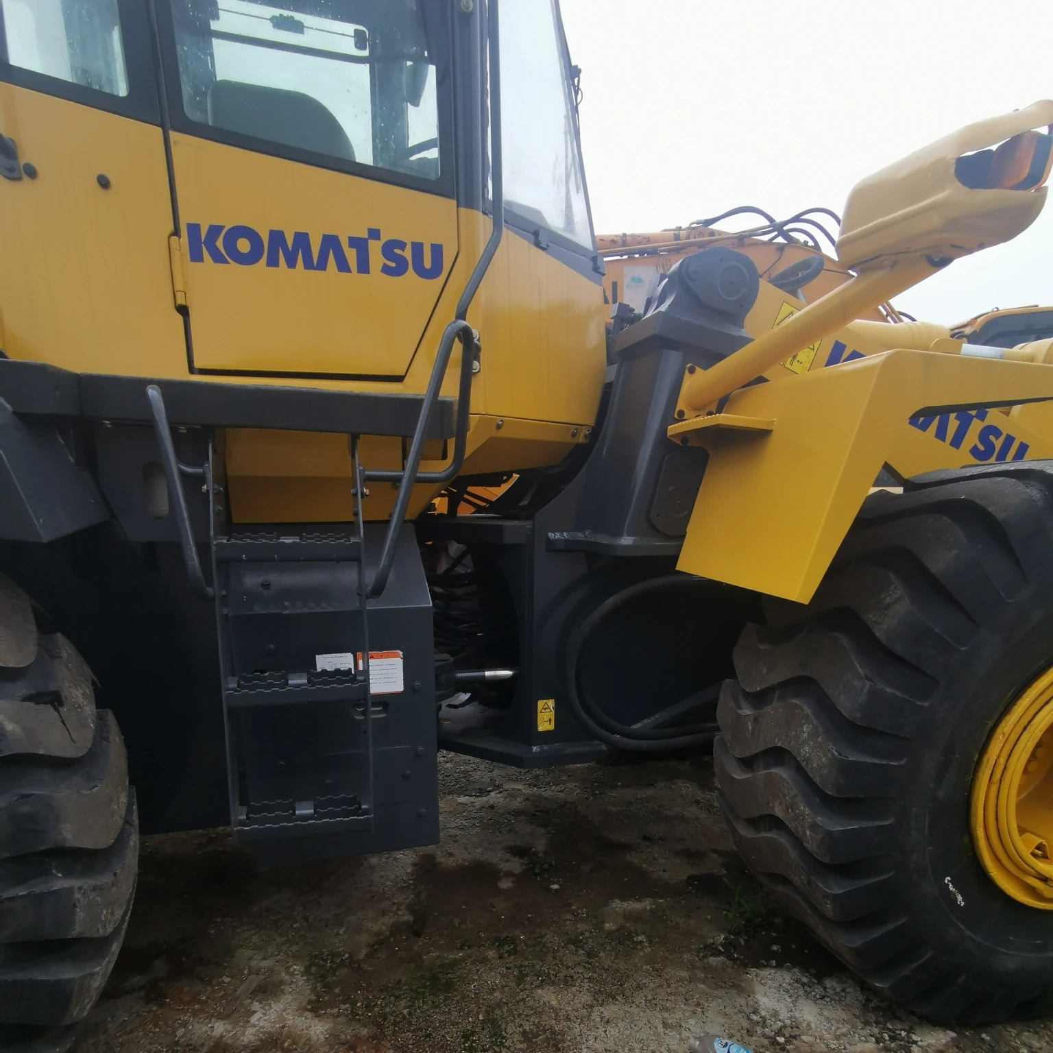 Хорошее состояние komatsu строительная машина 24 тонны Komatsu колесный погрузчик WA470 б/у