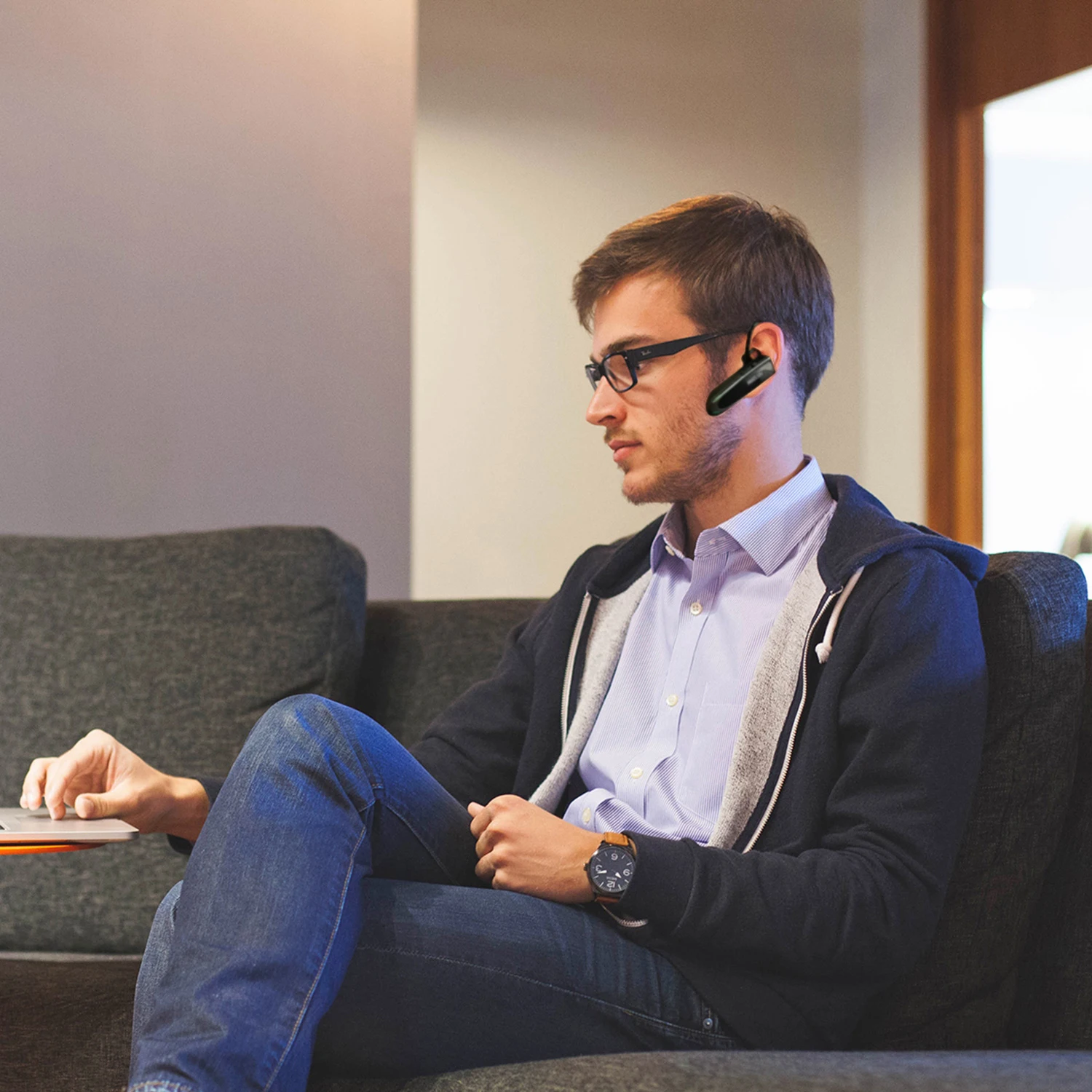 Hot sale best wireless single ear  headset earphone earpiece for business person and truck driver