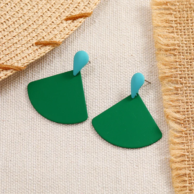 KL OEM pendientes redondos grandes  de colores 2023 New design simple fashion spray paint matte fan shape colorful stud earrings