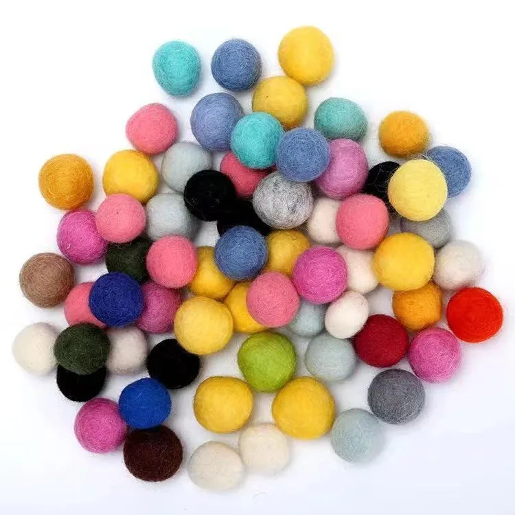 Wholesale hot selling Felt Garland Balls for DIYXmas home decoration Wool Ball for dryer