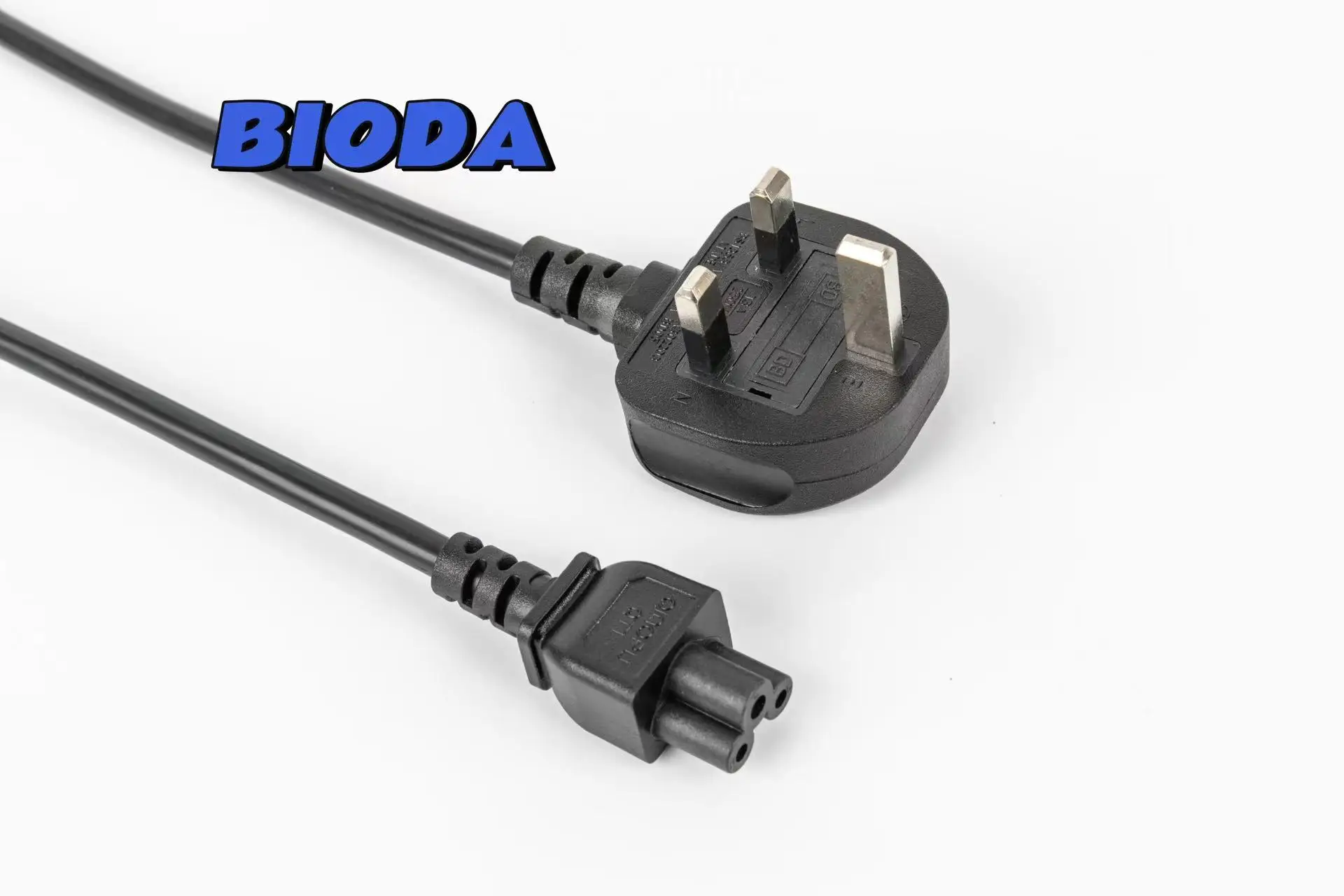 Uk Plug Cord Universal Shape with Copper Iec C7 Figure 8 Connector Ac Power Cable