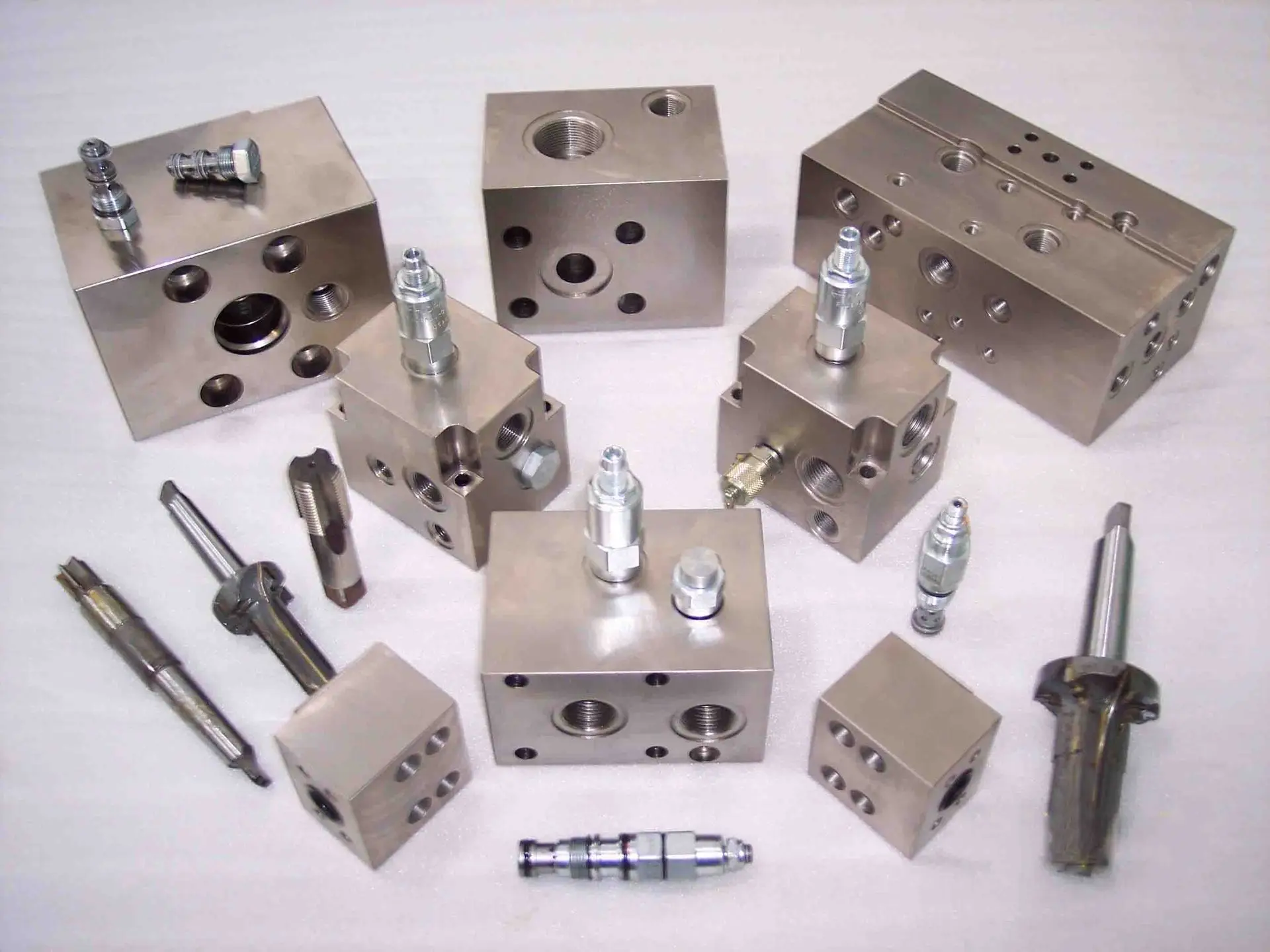 Die casting machine valve block Hydraulic manifold Aluminum alloy hydraulic valve block Aluminum alloy solenoid valve