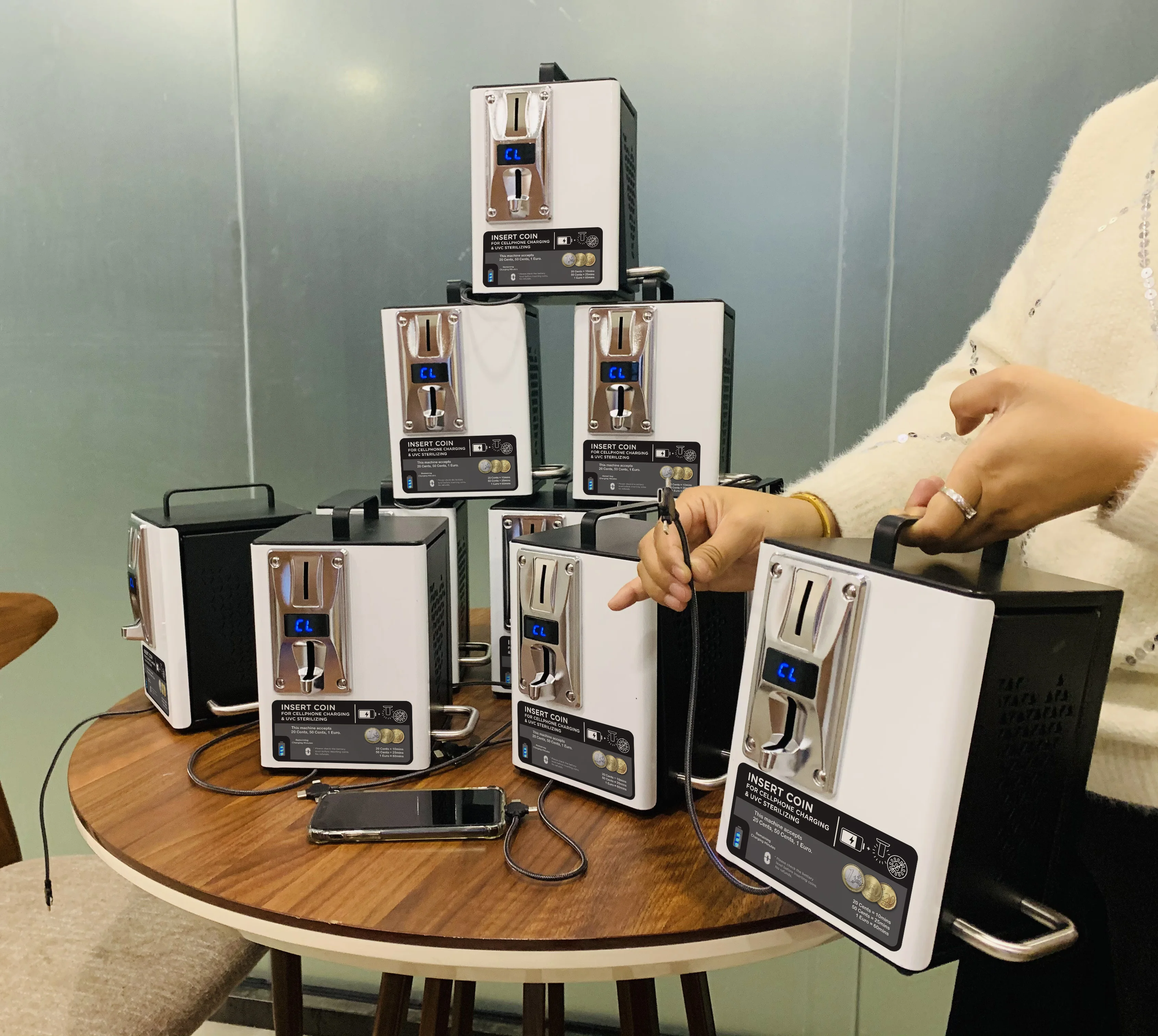 YOO PLUS Coin Operated Desktop Mobile Clean &Charge Station with UV-C bulb and industrial braided charging cables for Restaurant