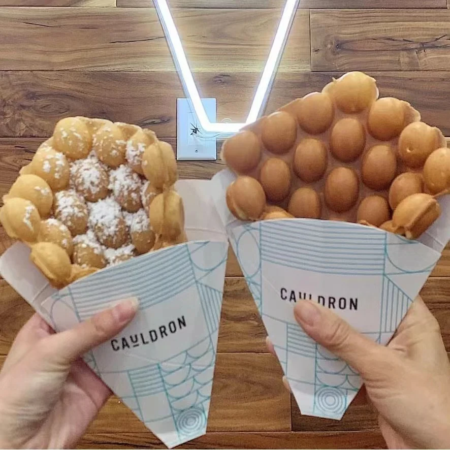 Food Grade Triangle ice cream Pizza Packing Paper Hot Food Container Bubble Waffle Holder Crepe Egg Waffle Holder Crepe Cone