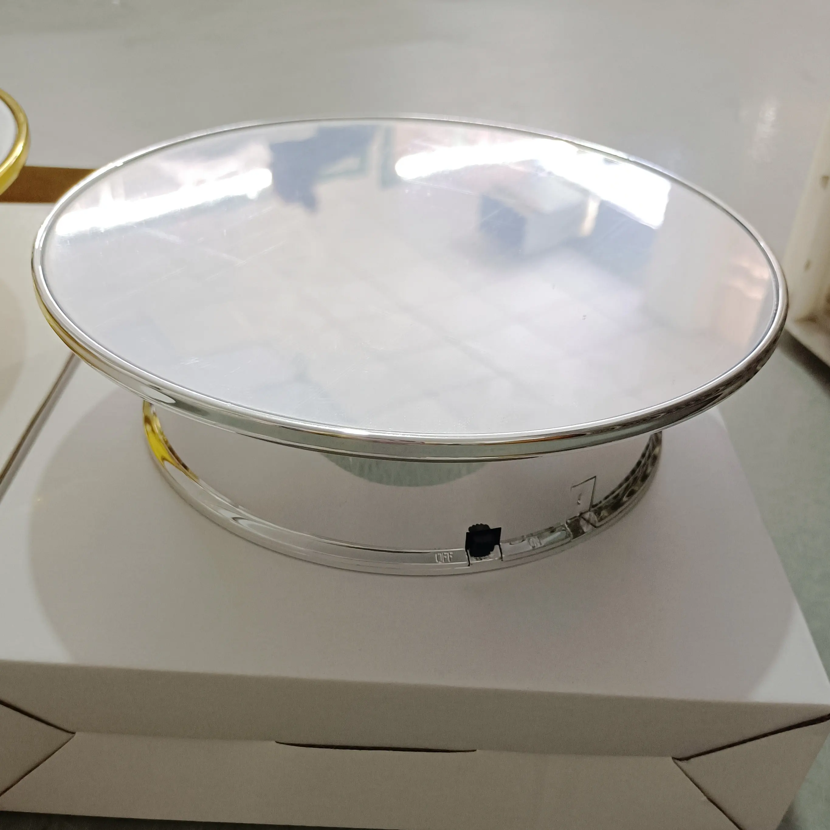 Factory Supplier Gold Silver Rotating Display Stand for Displaying Goods like Shoes, Bag, Craft Load Weight 5KG Turntable