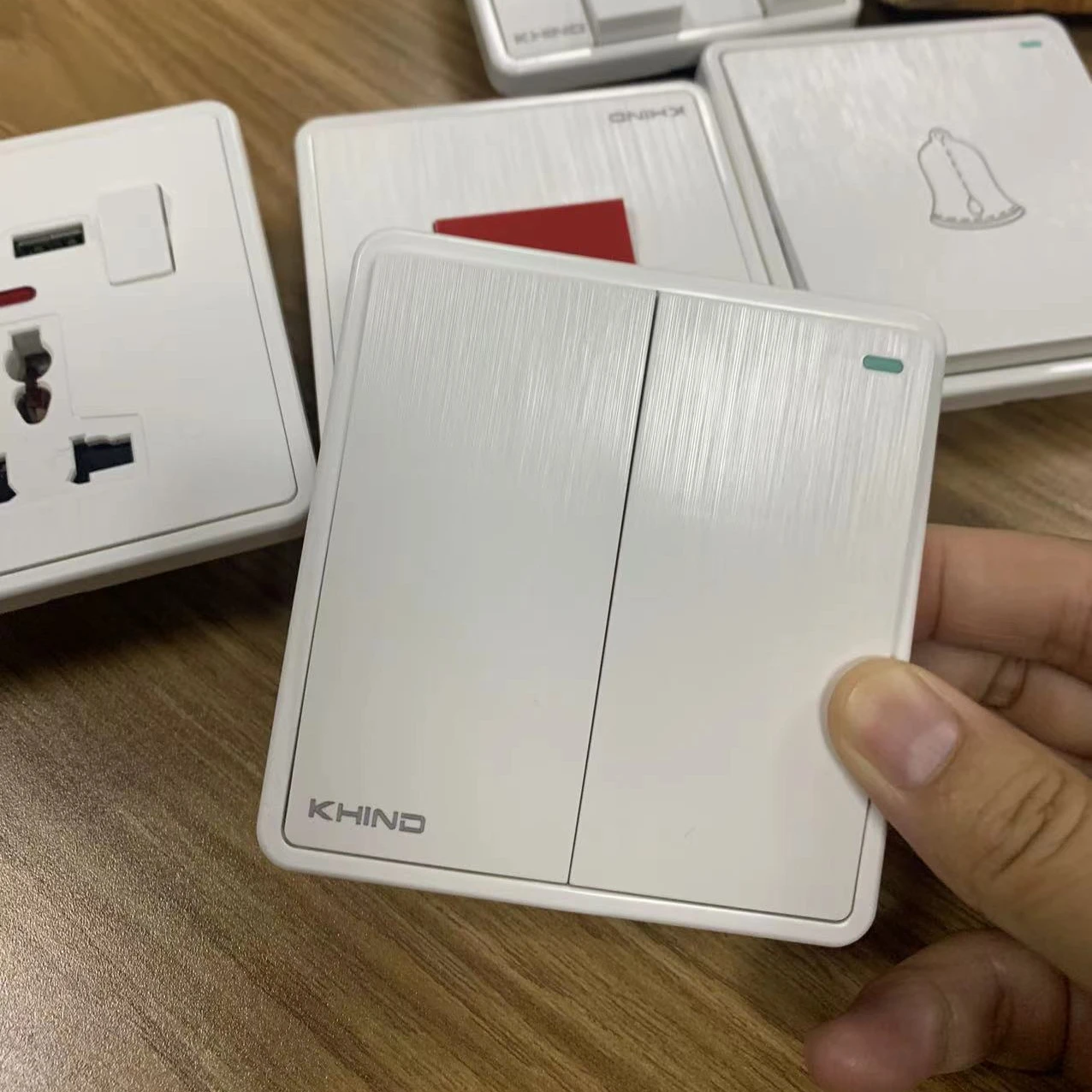 Yemen Iraq Pakistan hot color gold sliver PC electrical 16A gang way light switch 13A wall mounted socket