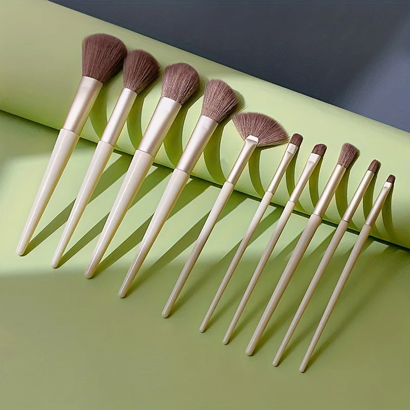 10-piece makeup brush set. High-quality, professional, luxurious white. Customizable logo and private label.