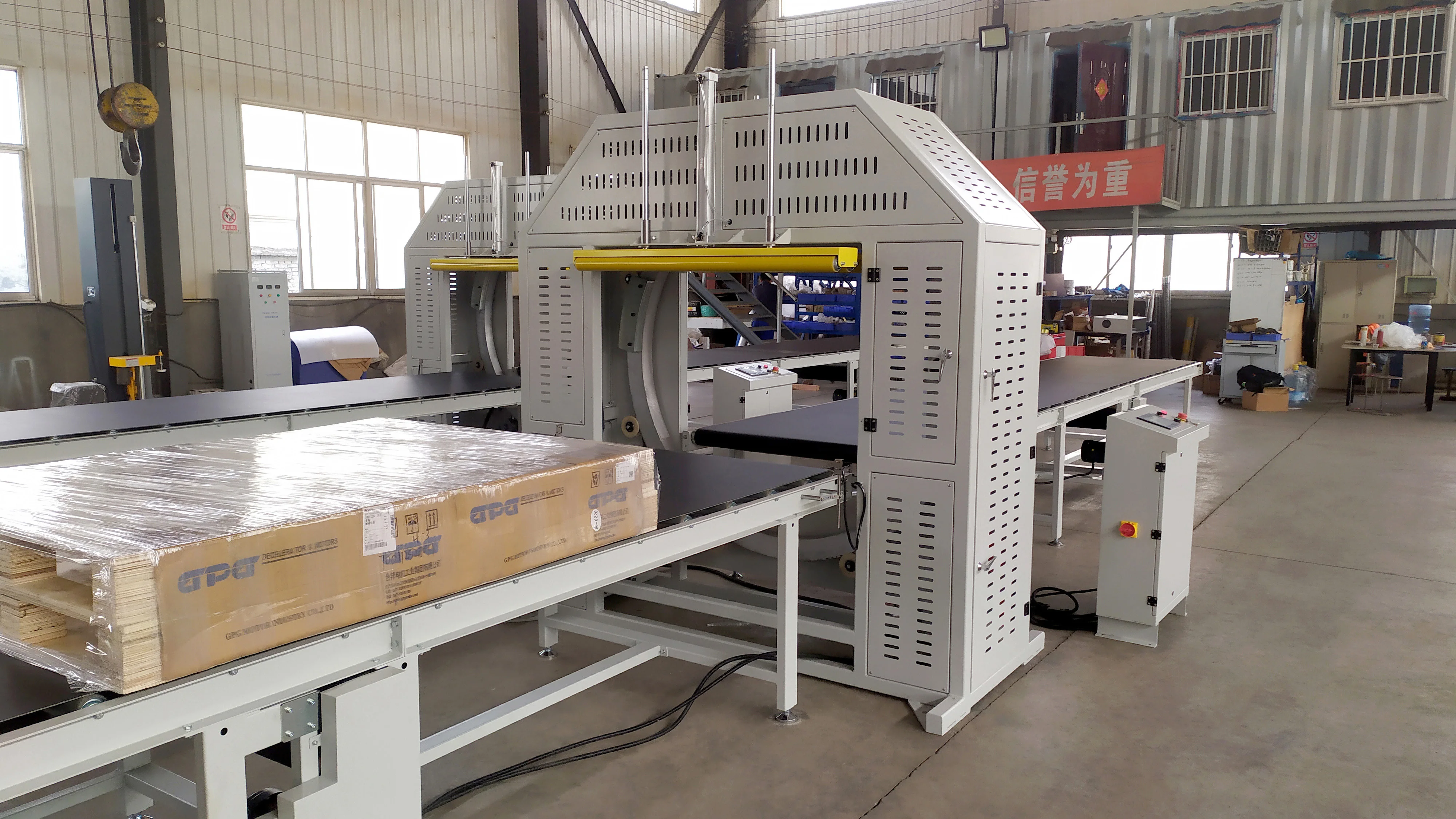 UCR-S1600 Automatic Horizontal Orbital Stretch Wrapper Orbital Stretch Wrapping Machine for Doors