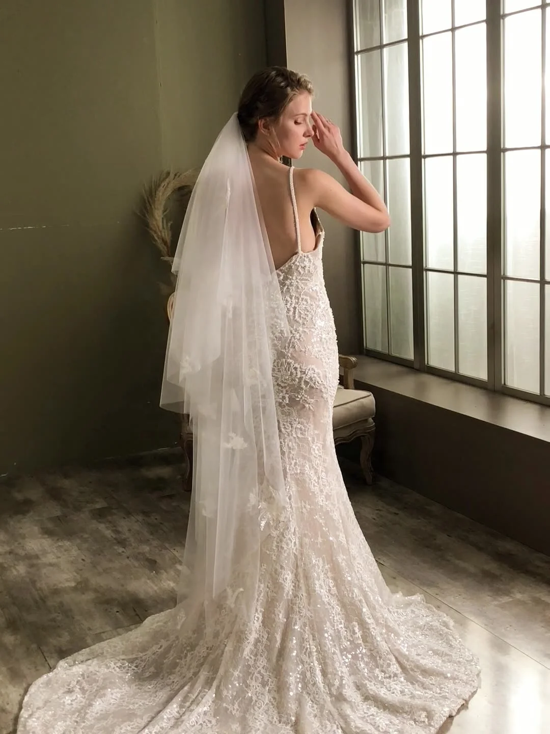 Shenglan 2 Tier White Ivory Wedding Veils Lace Applique Sequins Cathedral Length Bridal Veil