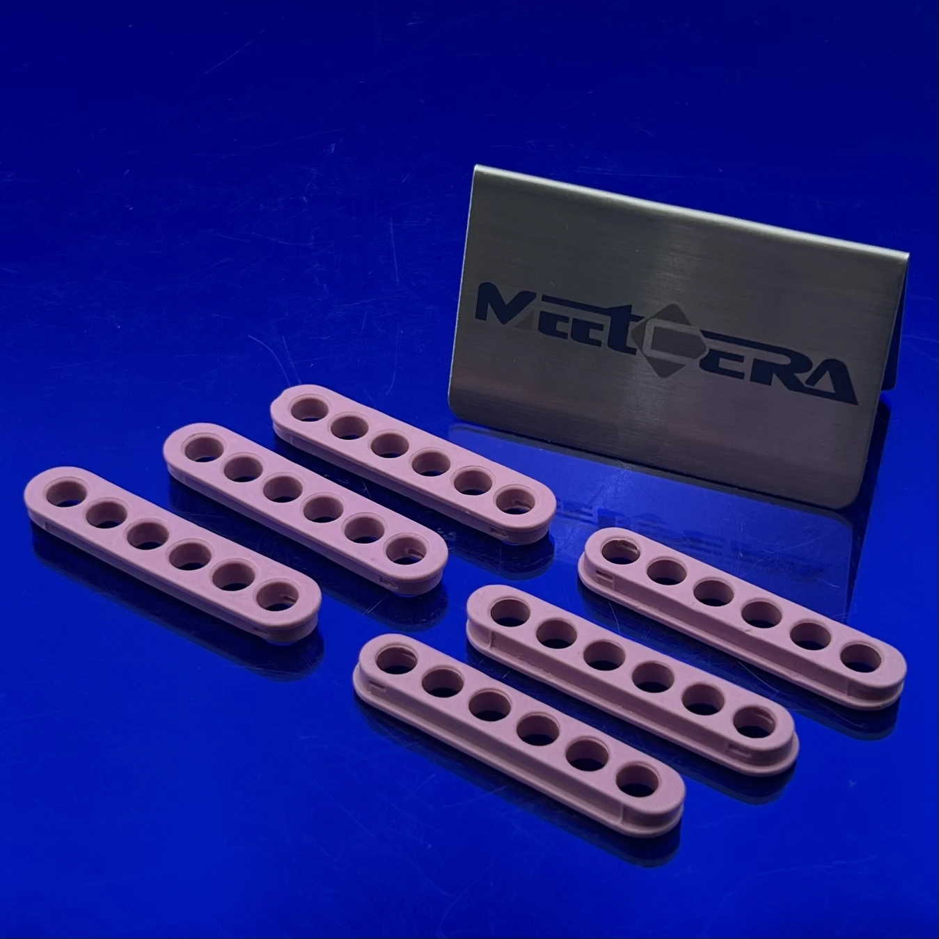 Pink custom insulating abrasion resistant 99% alumina ceramic block