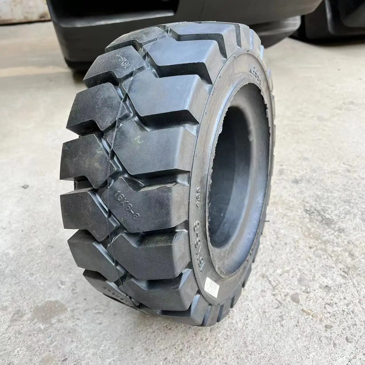 Tire manufacturer wholesale price 16x6-8 16*6-8  solid forklift tyre
