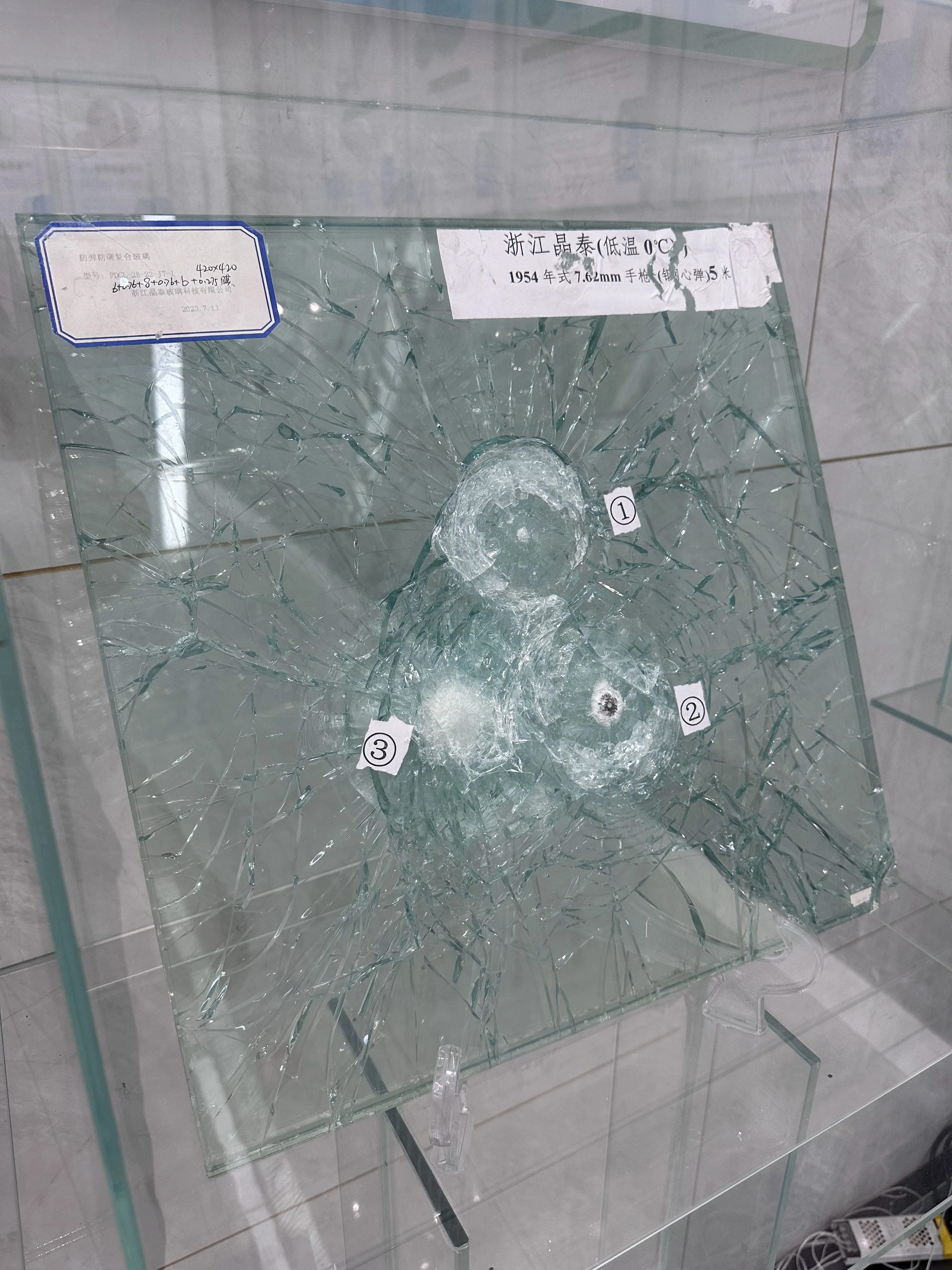 Hexad-high Quality Fire Resistant Glass for Building Window Door Fire Rated Glass Flat Solid Bulletproof Glass for Cars 01