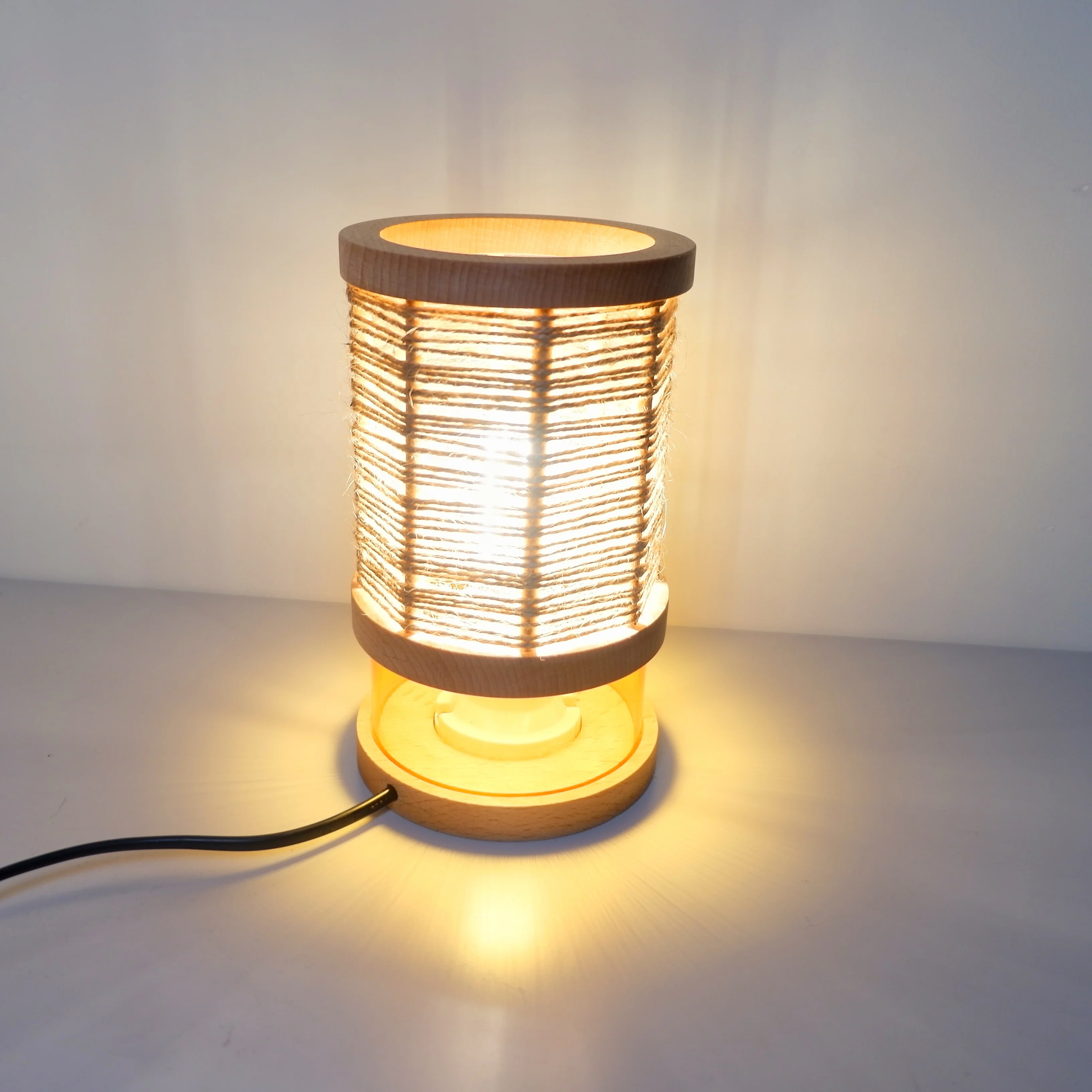 Jute Rope Shade Retro Wooden Table Lamp Bedroom Bedside Lamp E27 LED Bulb 110-240V Highly Customized Wooden Lamp For Decoration