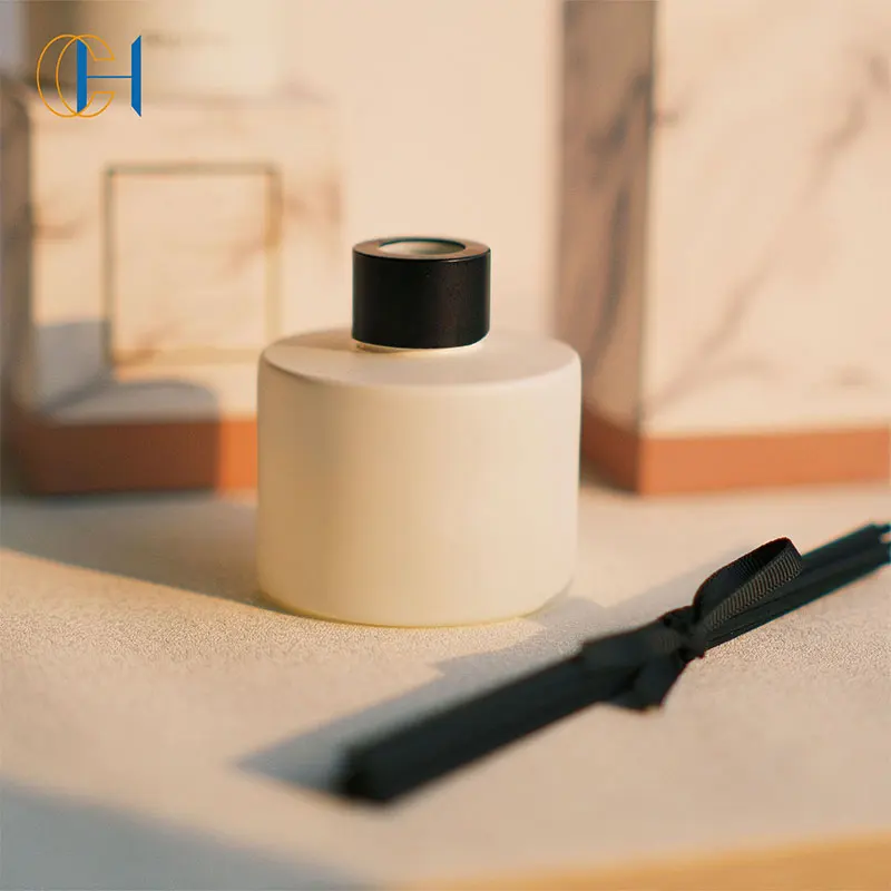 C&H Classic Good Quality 100ml 150ml Luxury Home Fragrance Set Hotel Scent Natural Oil Glass Reed Diffuser With Custom Package
