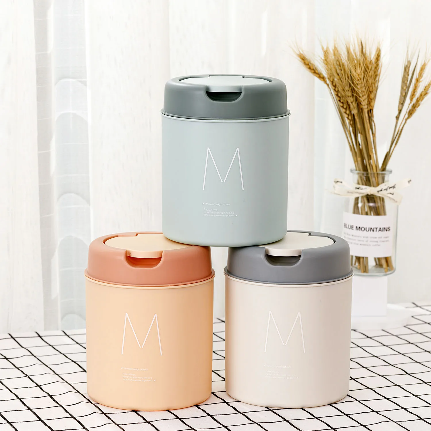 Mini Cute Trash Can with Lid, Home Office Desktop Table Waste Bin Bathroom Small Garbage Basket