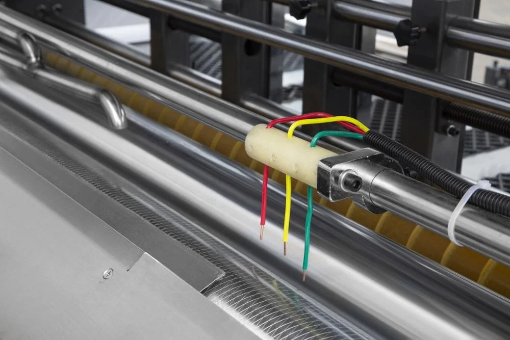 Semi-automatic high feeding table corrugated paper laminating machine with manual feeding sheet