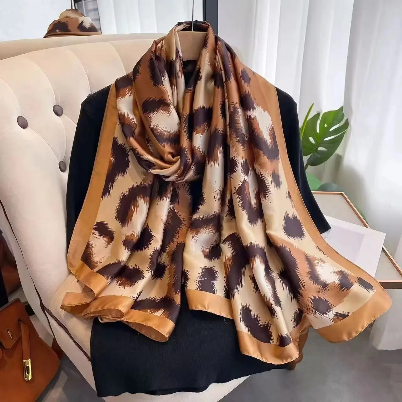 Wholesale Twill Silk Neck Scarf Women Hijab High Quality Printed Scarves Shawls Fashion Foulard Handkerchief Square Scarf