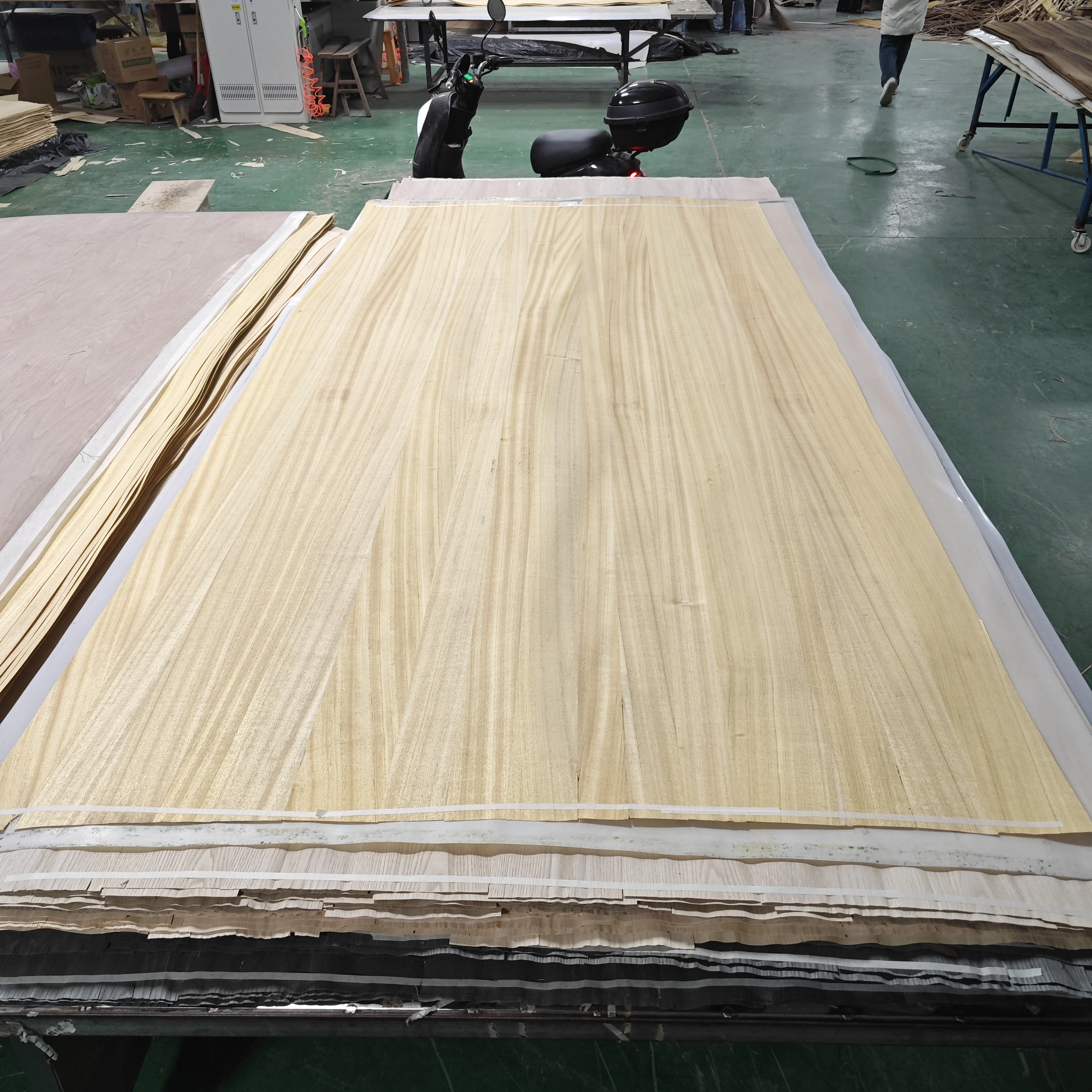 Natural Veneer Teak/Oak/Walnut/Elm Veneered Fancy Plywood