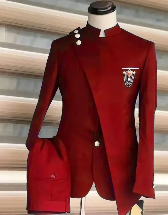 Мужской костюм с воротником-стойкой