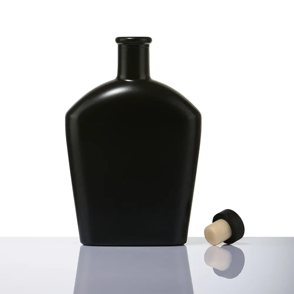 Оптовая продажа Заказная цветная стеклянная бутылка желтая синяя изумрудно-зеленая для ликера вина текилы водки виски