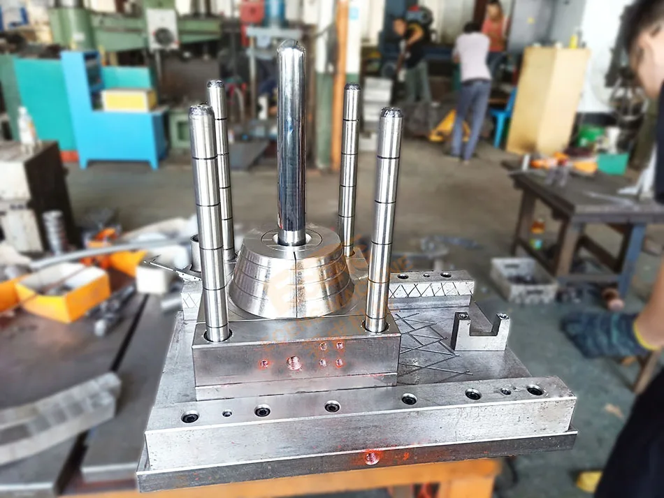 1 cavity Hot runner used injection molds for   plastic design preform moulds manufacturer