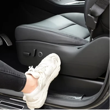 Anti stepping protective sticker PU leather protective pad 2 pieces Suitable for Tesla Model 3/Y seat side anti kick pad