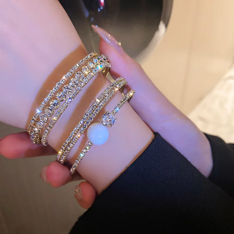 Fashion New Exaggerated Diamond Open  Hand Jewelry Women Wholesale Super Flash Temperament Design bracelet