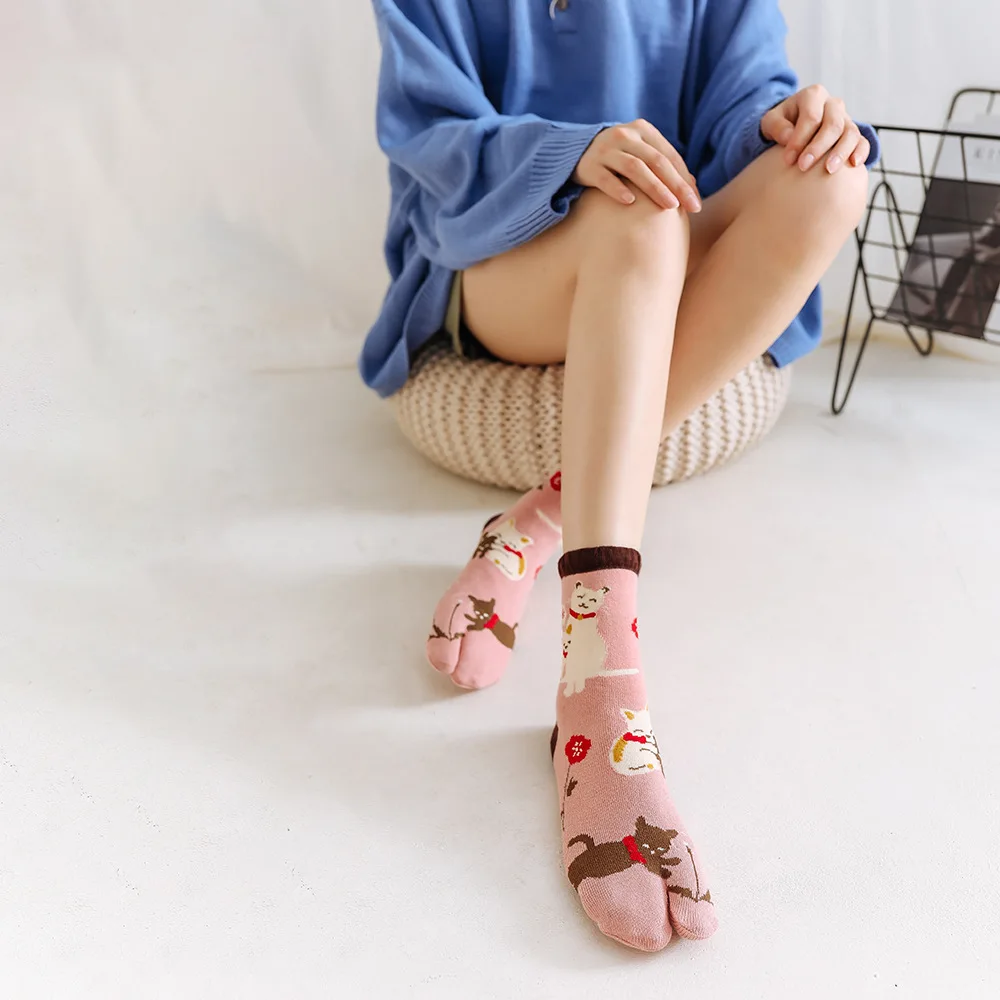 Japanese autumn and winter cartoon fancy two toes fun thermal socks with toes